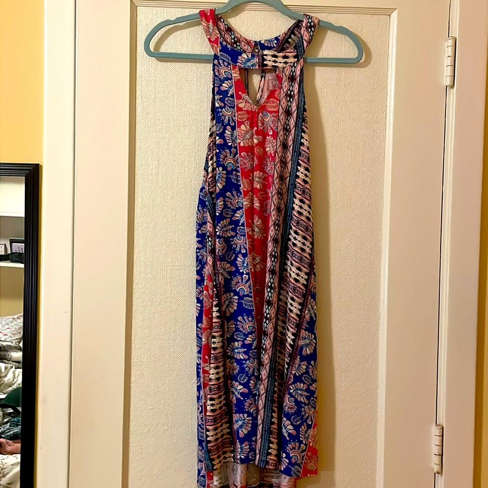 Super cute Roxy dress. 30 inches neck to hem. Flowy fit.